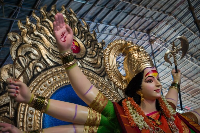 Photo Religion: Roots, Society: Diversity