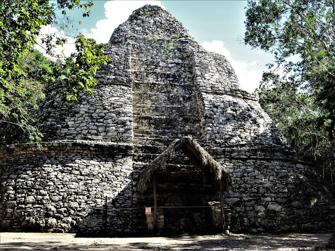 Photo Mayan pyramid
